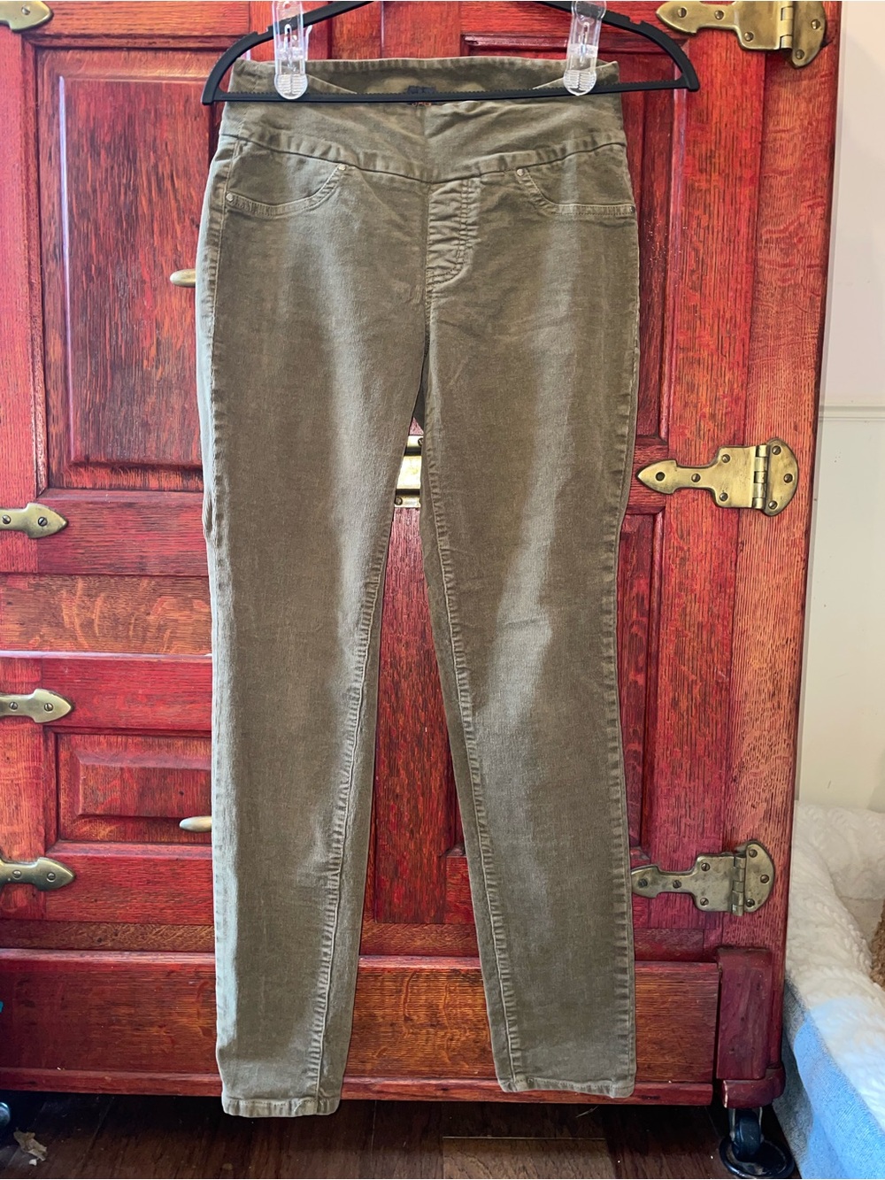 Like New Jag Jeans Corduroy Skinny Pants in Mushroom Color Sz 6